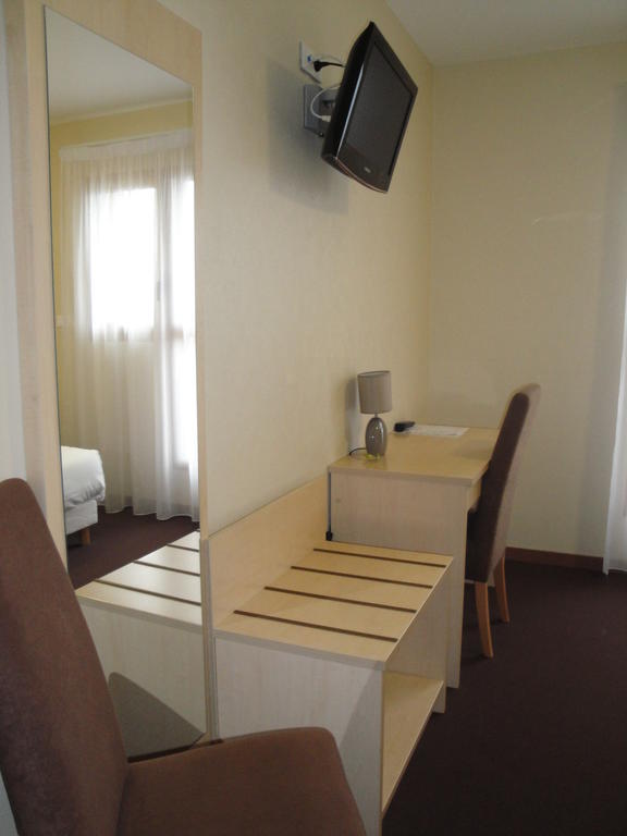 Cit'Hotel Talencia Thouars Room photo