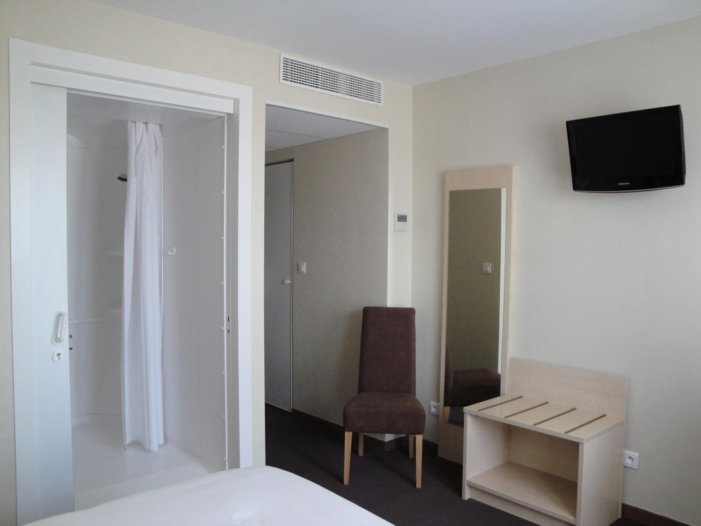 Cit'Hotel Talencia Thouars Room photo